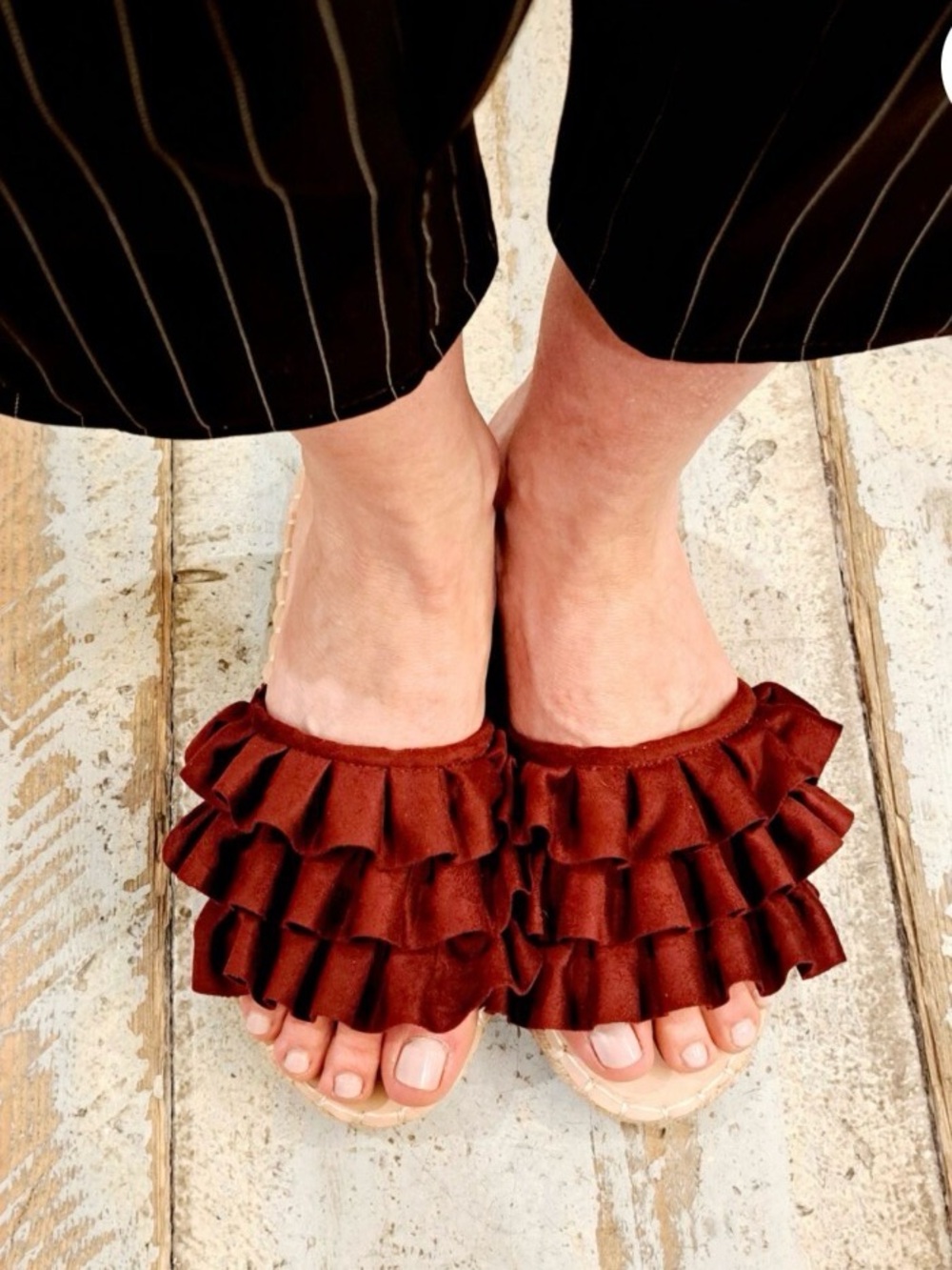Ruffle Slides - Picture 7 of 7